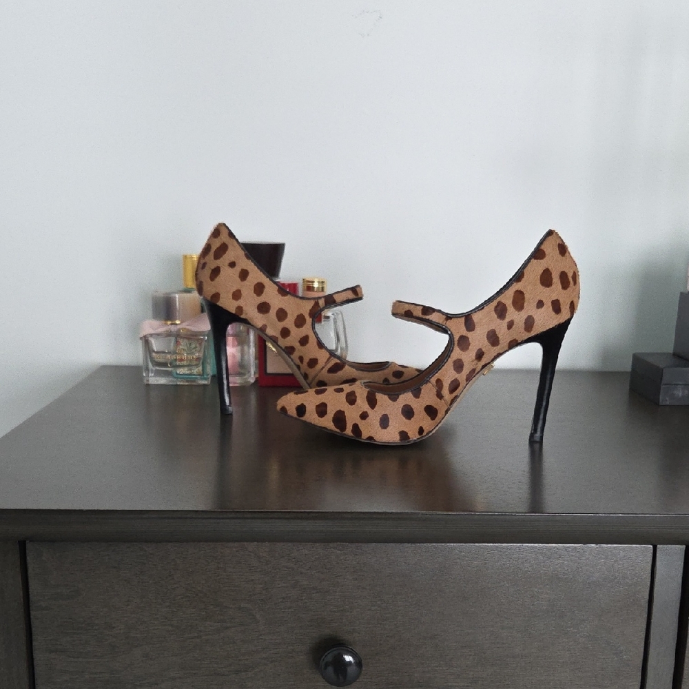 Pour La Victoire Leopard Print Stiletto Heels - New Without Box